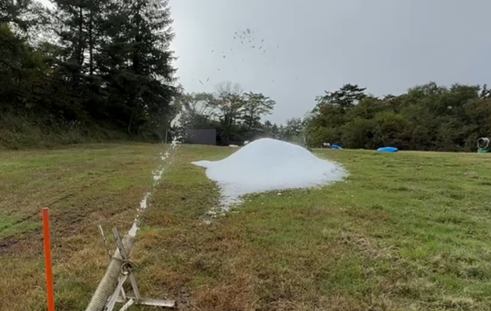 【軽井沢プリンスホテルスキー場】長野県内で最も早い11月1日(土)のオープンに向け、長引く残暑予報に負けず10月4日(土)より造雪を開始 ー造雪作業はいつでも撮影いただけますー