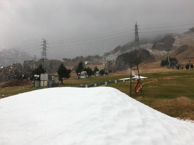 苗場スキー場 平成最後のスノーシーズンへ向けて始動スキー場オープンに先駆けて 人工造雪機 による雪撒き作業を開始 企業リリース 日刊工業新聞 電子版