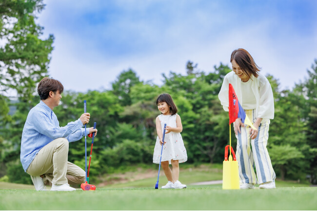 【晴山(せいざん)ゴルフ場】ゴルフ場の広大な自然のなかで、お子さまや愛犬と楽しむ特別な一日「親子で芝生エンジョイday」を開催!
