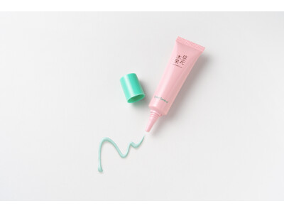 赤み・くすみの色ムラをカバーしてトーンアップ*¹。瞬時に肌色明るく、透明感*¹ある素肌へ。「草花木果 カラーコントロール（ブルーグリーン）」　～2月2日（月）限定発売～