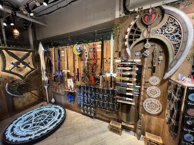 ★「ファンタジー武器屋-TAKUMIARMORY-」が４／10（水）から期間限定で大丸梅田店初登場！日常...