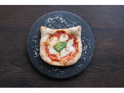 猫の日記念「猫ピザセット」猫耳までこんがりの猫型ピザを、本厚木 サンクトガーレン タップルームで2/18～22限定販売