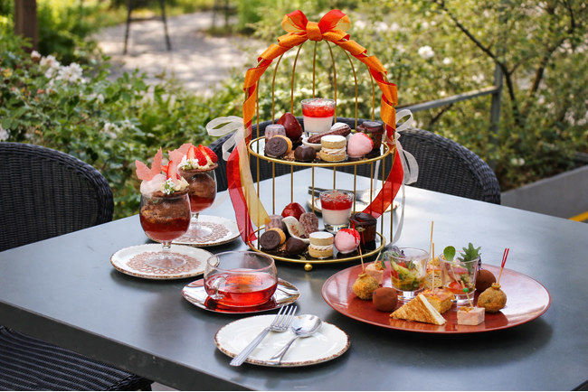【天王洲・RIDE】好評につき期間延長！真っ赤なリボンに心躍る「いちご×チョコレート・スパニッシュアフタヌーンティー」が4月30日まで土日祝限定で登場