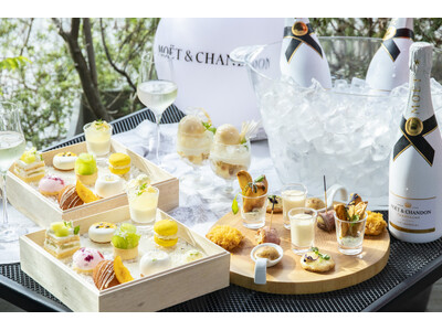 【天王洲・RIDE】氷を浮かべて楽しむ「モエ・エ・シャンドン アイス アンペリアル」で乾杯。白桃やライチで描く“夏の白”のアフタヌーンティーを週末限定で提供