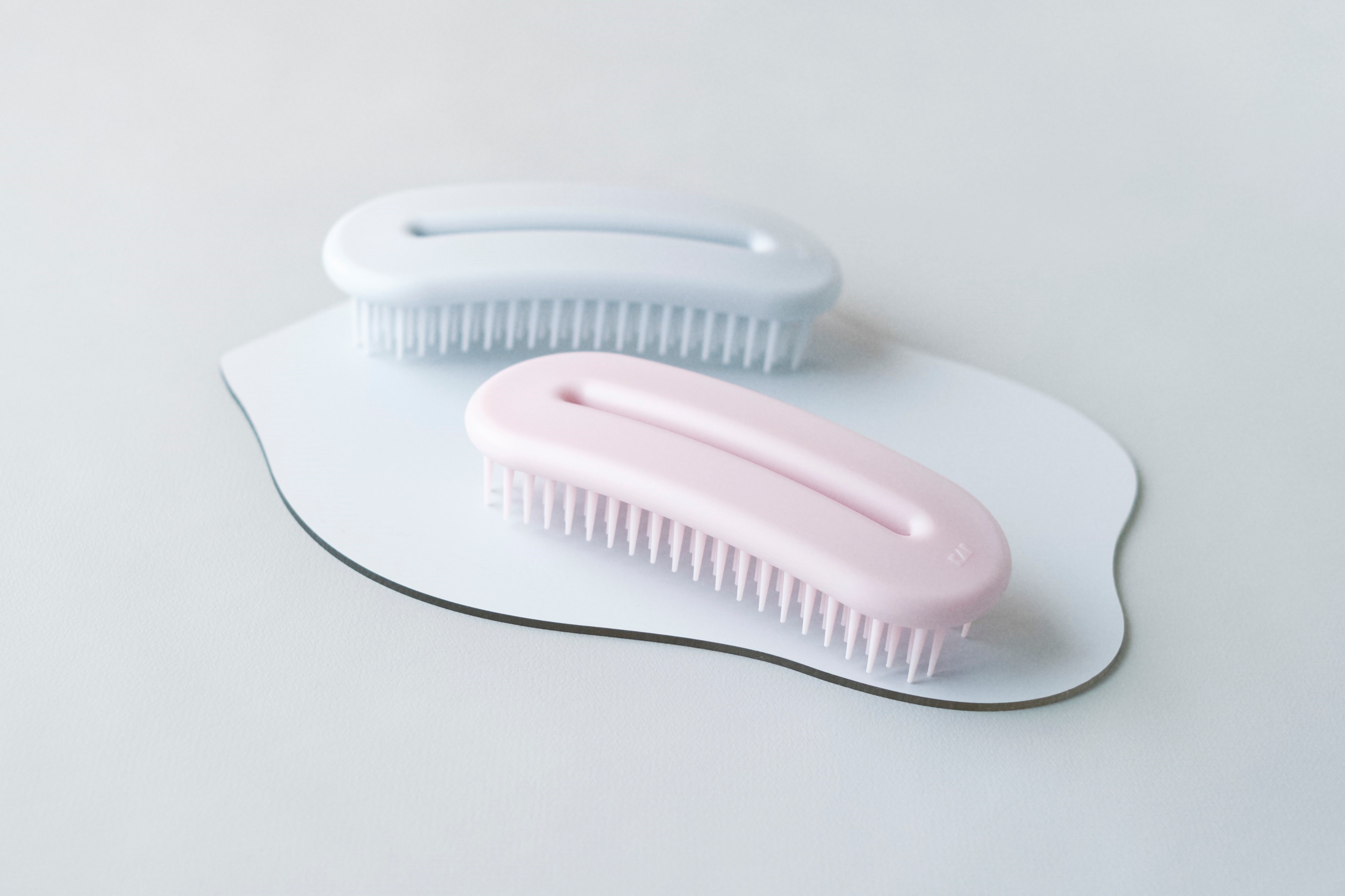 世界初※1濡れ髪のブラッシングに特化したヘアブラシ「オーバルリングヘアブラシ」を新発売