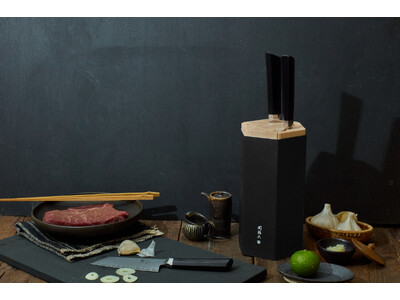 関孫六の最高峰シリーズ「マスターライン」からゴムの弾力でキズが付き