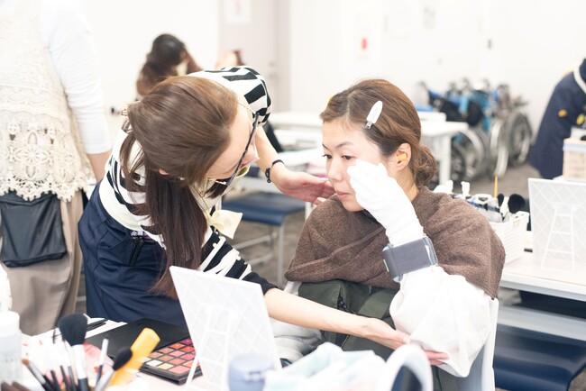 【3/8国際女性デー】メイクは高齢者の“筋トレ”に!? メイクを「自立支援」に変える介護美容の新たな試み