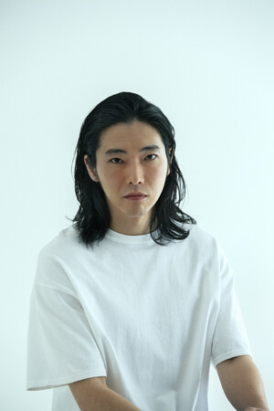 柄本佑が語る、主演映画『メモリィズ』と家族の記憶。柄本家の年末恒例行事、父・柄本明とのエピソードもJ-WAVE『TALK TO NEIGHBORS』6/8（月）～6/11（木）オンエア