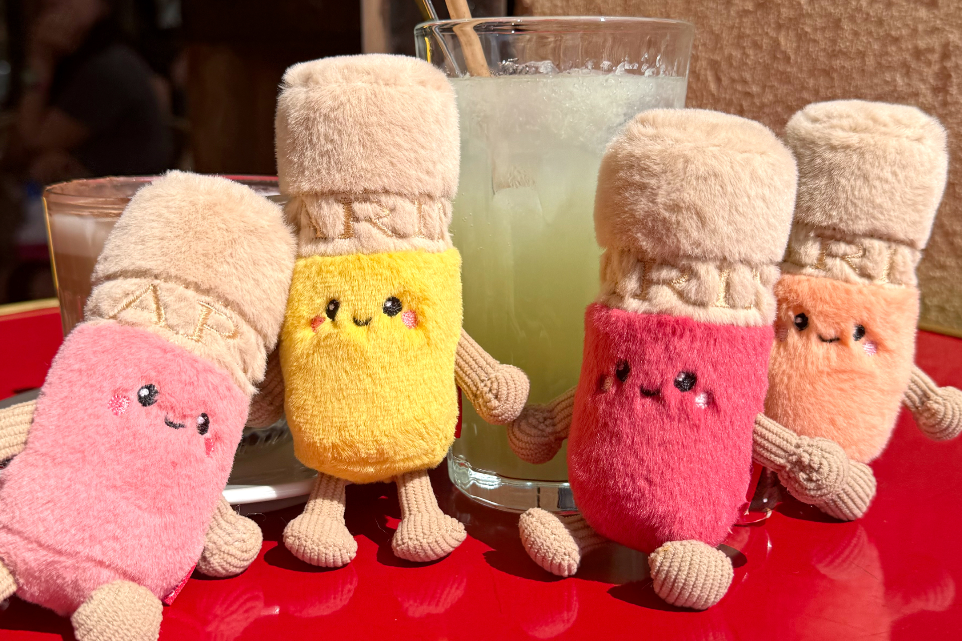 リップオイル10周年。限定キャラクターがチャームキットで登場