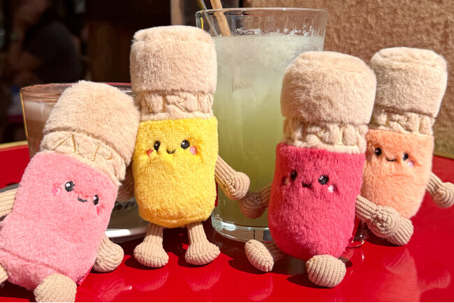 リップオイル10周年。限定キャラクターがチャームキットで登場