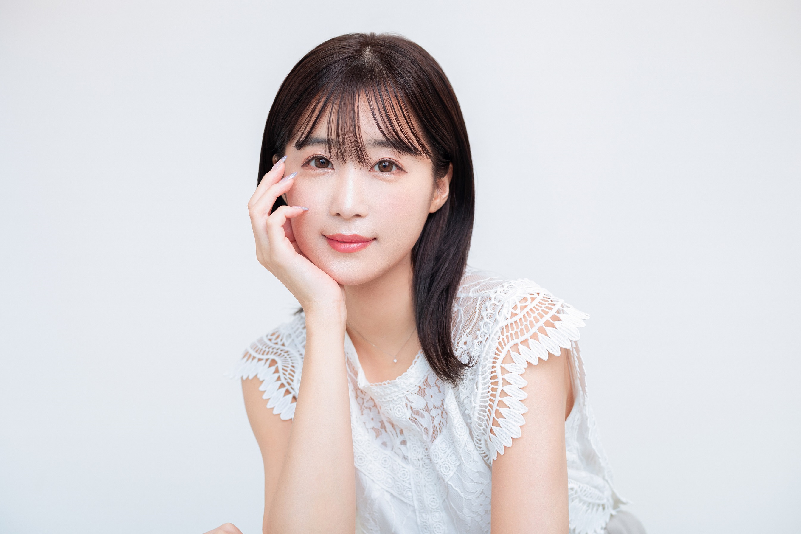 メイクやライフスタイルの特集が女性メディアで急増中の休井美郷が浸透力を追求した人気スキンケアブランド『tui（ツイ）』のアンバサダーに就任！