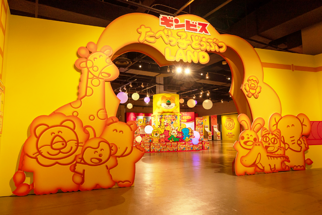 プレスリリース「【速報】『たべっ子どうぶつLAND』初日から大盛況で大行列！新テーマ「ビスケットファクトリー」にちなんだビスケットに埋もれる夢のフォトスポットや、史上最長35cm「きりんさんのロングパフェ」に大注目！」のイメージ画像