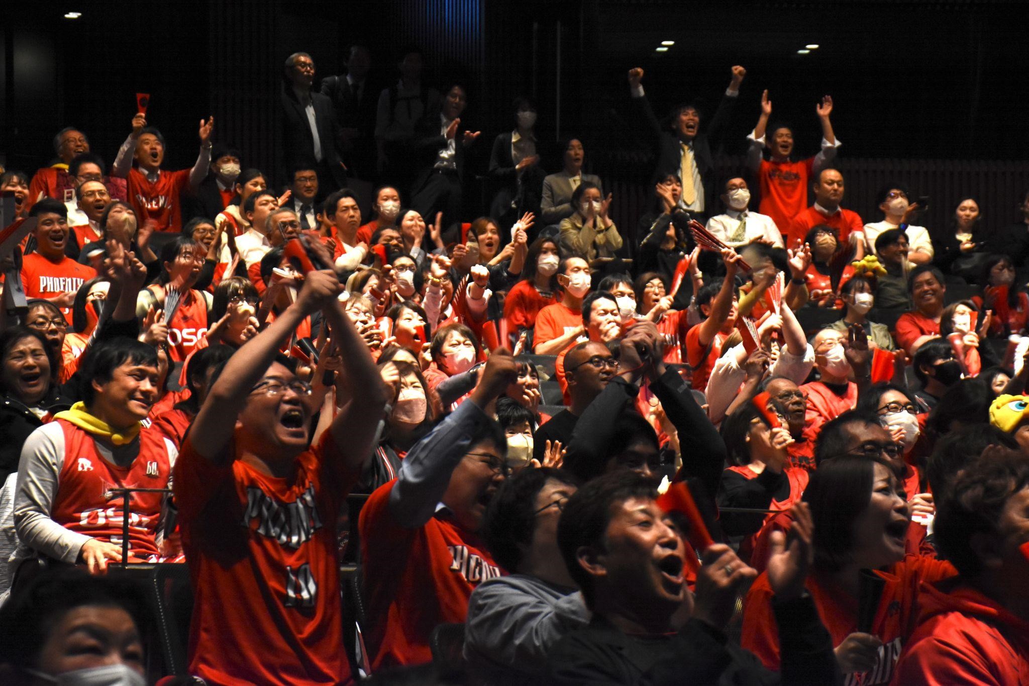 三遠ネオフェニックス、中地区連覇！　豊橋PV会場でブースター４３０人が歓喜