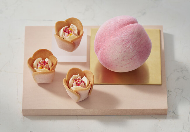 プレスリリース「夏限定『白桃フロマージュ』誕生！白桃×チーズの“桃のカプレーゼ”風。甘くて香ばしいスイーツの花屋【TOKYOチューリップローズ】」のイメージ画像