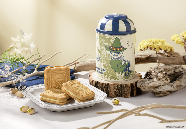 プレスリリース「スナフキンの穏やかなひとときをそっと閉じ込めたクッキー缶が誕生。ムーミン公式パティスリー「ムーミンショップ パティスリー」」のイメージ画像