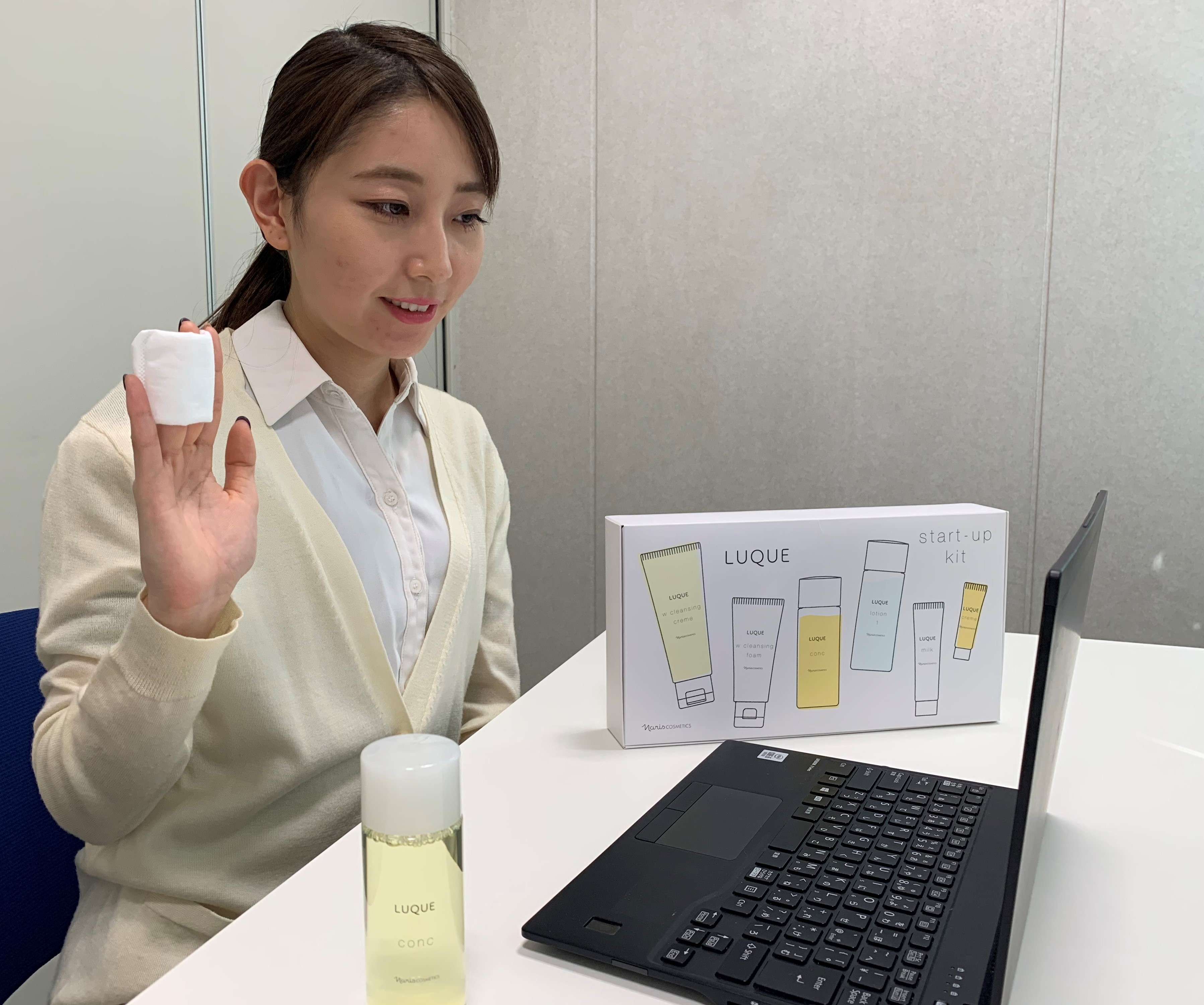 専属オンライン美容部員と学べて試せる28日間スキンケアレッスン