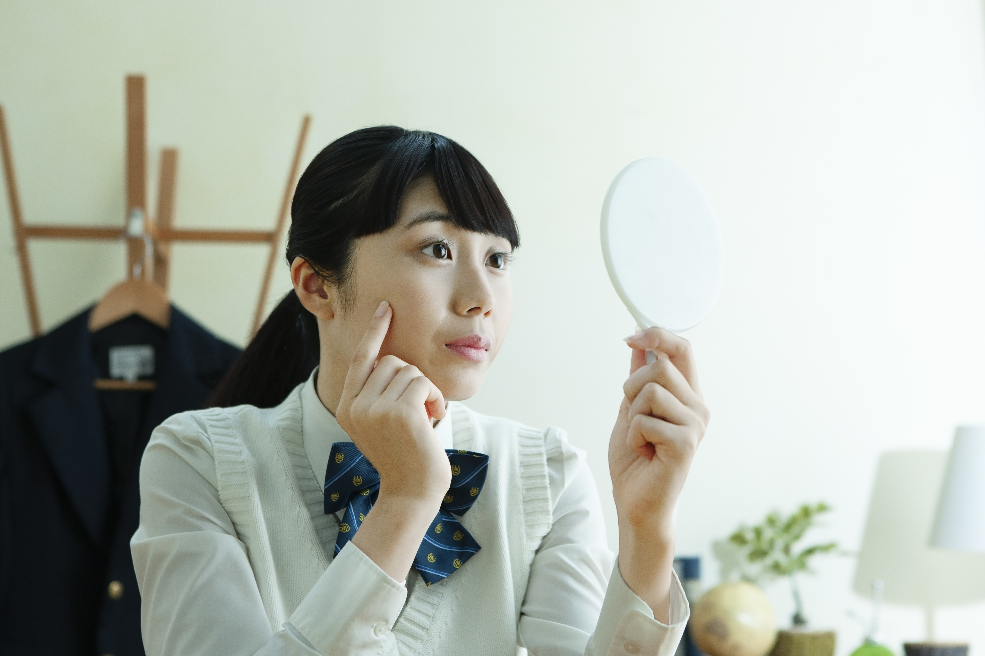 メークデビュー若年化「大学入学・社会人から」母娘世代で半減