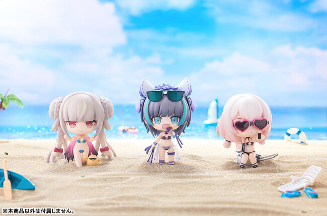 『アズールレーン』より、「フォーミダブル」「チェシャー」「シリアス」が水着のデフォルメフィギュア姿で登場。