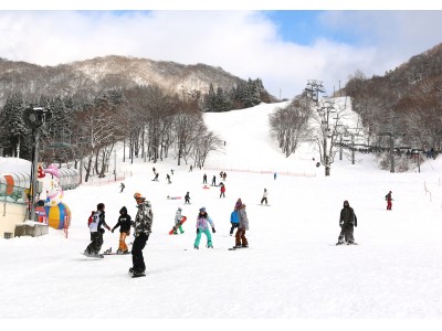 奥伊吹スキー場オープン後「初の週末」入場者数「２２００人」！！積雪１４０センチ！絶好調のスタート！！