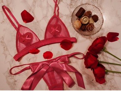 女性必見！バレンタインデーには、ラヴィジュールの甘くセクシーなランジェリーを。限定ノベルティがもらえるフェアも開催中。