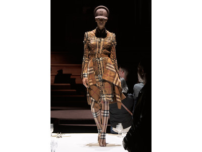 バーバリーが2022年秋冬コレクションを発表