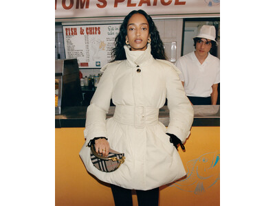 バーバリー、阪急うめだ本店にてアウターウェアを展開するポップアップストアをオープン