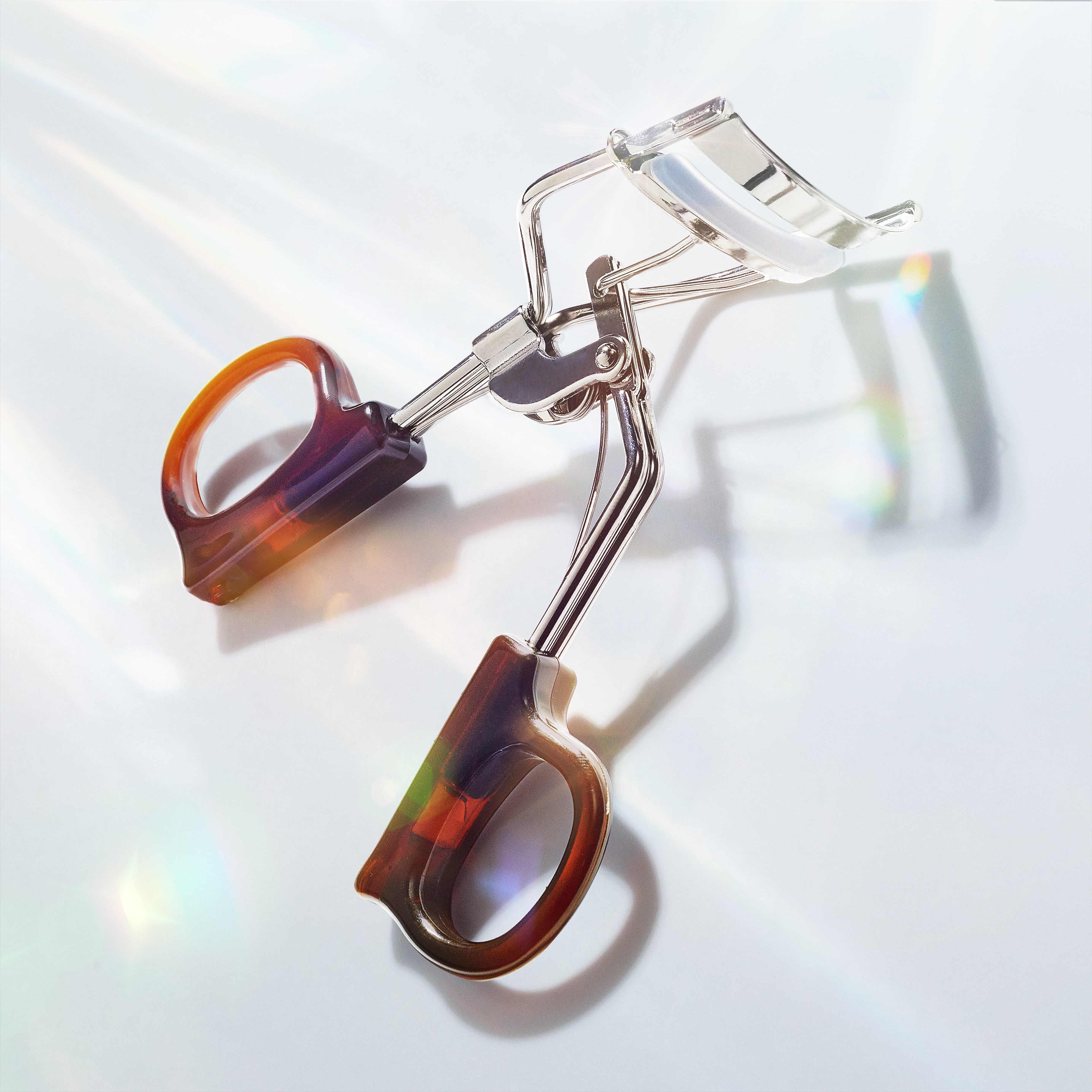【2022年4月19日】メイクアップブランド『エクセル』から、ワンアクションで驚異のカール！発売以来290万個を突破「スプリングパワーカーラー」リニューアル発売