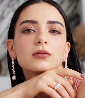 復刻発売やバレンタインシーズン限定アイシャドウセットも！2025年の初買いコスメにおすすめな限定アイシャドウ。