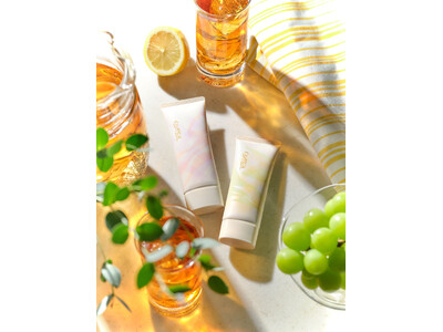 『エクセル』から、みずみずしく軽い使用感で大好評の「美容液ＵＶ」が、今年は上品でやわらかな紅茶の香りで数量限定発売