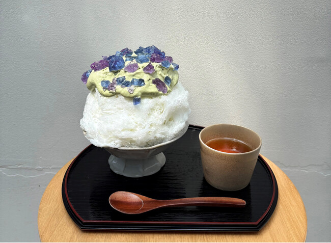 日本茶カフェ「八屋」より、初夏にぴったりのオリジナルかき氷が登場！第２弾は、見た目も爽やかな季節を感じられる『紫陽花ゼリーのかき氷』　～爽やかさ、甘じょっぱさ、ザクザク食感が一度に楽しめるかき氷～