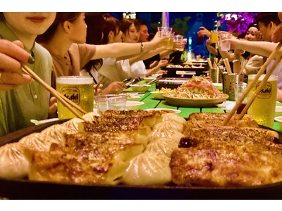 月間6000人以上動員した『“どう考えても安すぎる”餃子スタンド』が、今年も大阪なんばに期間限定オープン!