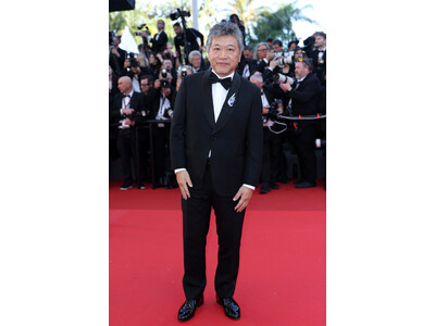 日本を代表する映画監督の是枝裕和氏がショーメのジュエリーを着用し、第79回カンヌ国際映画祭に登場。