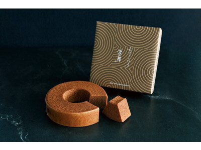 1日で500個以上が完売した人気スイーツ、チョコバウムクーヘン。治一郎と共同開発を重ね、香りと食感を追求した2種のバウムクーヘン。チョコレートバンク／メゾンカカオ両ブランドより新登場