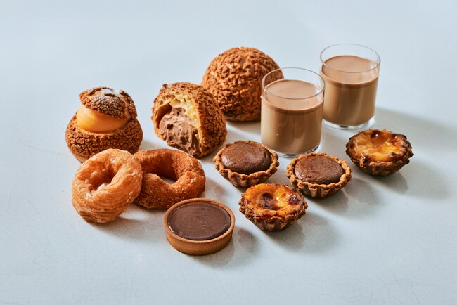 11月21日オープンの【メゾンカカオ鎌倉本店】1階は「チョコレート工房」そのもの。焼きたて・絞りたて・作り立ての美味しさを、すぐその場で。