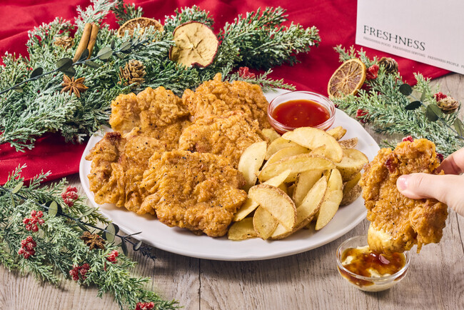 平日クリスマスは“がんばらないごちそう”で。様々なシーンで、こだわりフライドチキンが楽しめる！選べるサイズと味変ソース付のチキンボックス登場