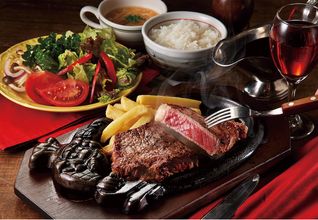 お肉のプロが現地まで行って選び抜いた、“ステーキの王様”といわれるサーロイン。ブロンコビリー厳選の「炭焼き極選サーロインステーキ」が新登場！
