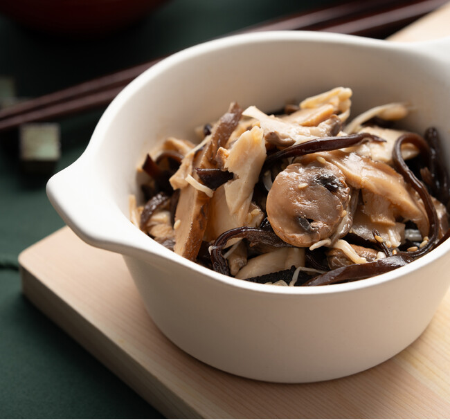 人気の自家製惣菜カテゴリーの中で「副菜」が売上前年比約120%と人気拡大中!9月10日(木)発売「成城石井自家製 6種きのこナムル」など秋の新作4品が登場