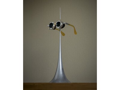 JINSが「杉本博司 絶滅写真」展示作品《CAMERA MAN》へ制作協力