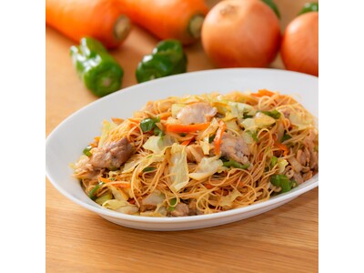 【ケンミン食品×神明】ごはんがもりもりすすむ！「おかず焼ビーフン　オイスターソース味」をおにぎり専門店「...