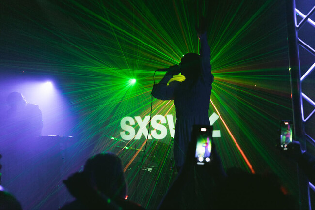 賀来賢人プロデュース×デイヴ・ボイル監督作、SXSW「Midnighter」部門に正式選出--東京女子プロレス初登場・音楽アーティスト13組出演と、日本カルチャーがオースティンを席巻