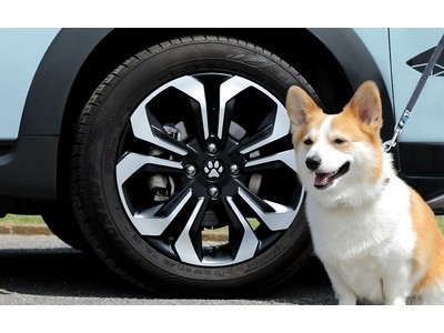 愛犬用カーアクセサリー「Honda Dog」シリーズから肉球モチーフの「ペットセンターキャップ」と「ペットセレクトノブ」が新登場