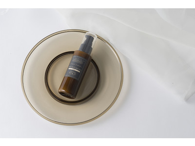 スキンケアブランドOSAJI(オサジ)より、草場妙子×OSAJI コラボアイテム第三弾「オサジ ヘアモイストスムーザー Kokyu」が2021年1月15日(金) 新発売