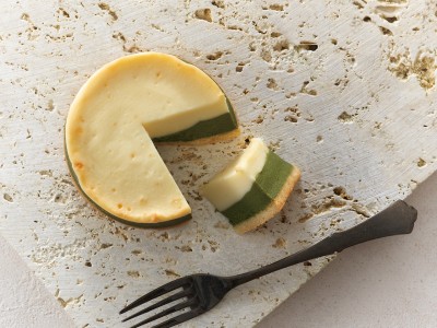 宇治抹茶とチーズが同時に楽しめる！2層仕立ての濃厚すぎるチーズケーキ『フォルマッ茶』が京都ヴェネトより新発売！
