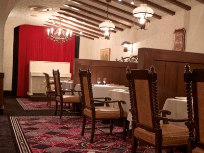 【ホテルニューオータニ博多】スペインの伝統美を感じる空間へ「レストラン カステリアンルーム」「バー カステリアンルーム」ソフトリニューアル