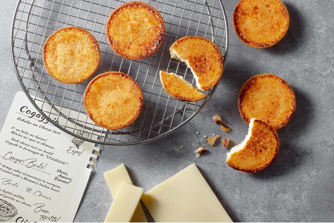 シーキューブから『琥珀のチーズタルト コガッジオ』新発売。高級チーズフィリングを贅沢に使用した、通販限定の特別なチーズタルト