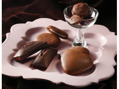 パティスリー「アンリ・シャルパンティエ」のチョコレート尽くし年間販売個数世界一の『フィナンシェ』などの焼き菓子がチョコレート味にドレスアップ