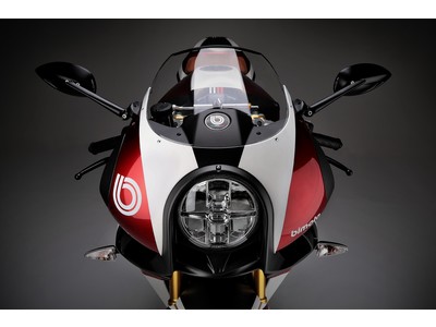 イタリアのハンドメイドモーターサイクルブランド "Bimota" のNEWモデル「KB4」がついに日本で登場！