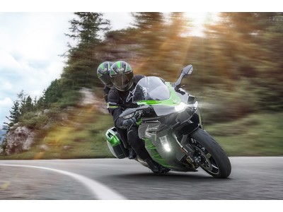 カワサキから新たな次元に進化した「Ninja H2 SXシリーズ」が新登場！