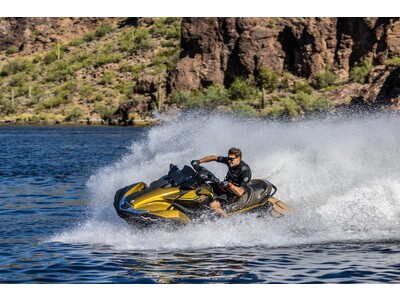 カワサキから新たなツーリングランナバウトJET SKI「ULTRA 160LX」新登場！