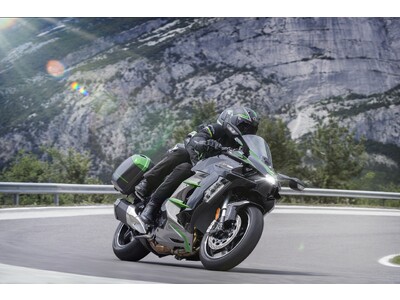 カワサキから「Ninja H2 SX SE」NEWカラー&グラフィックを発売